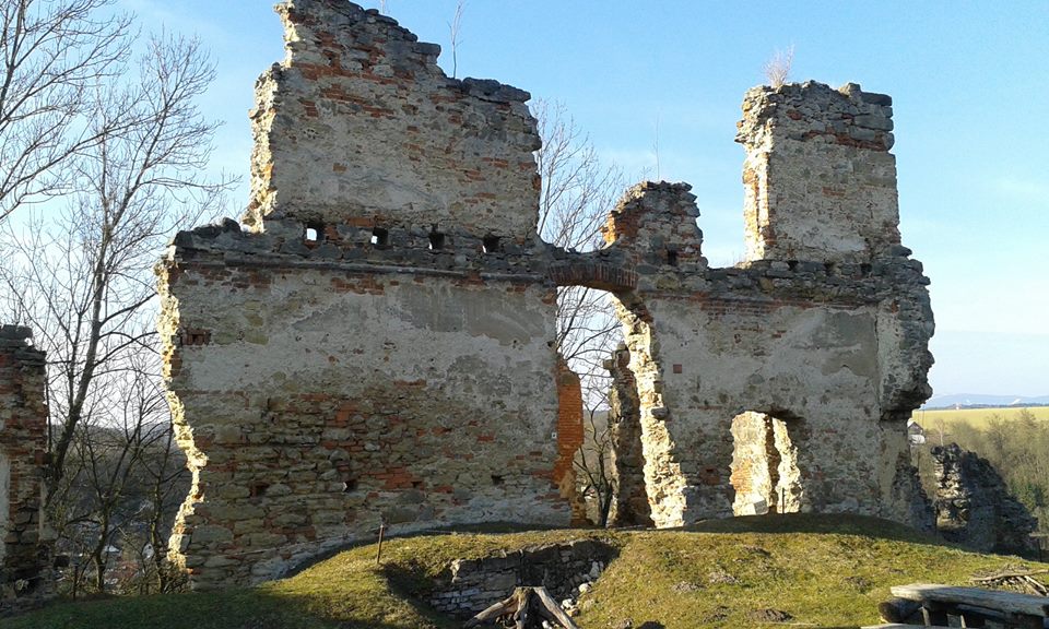Zřícenina zámečku Zásadka u Mnichova Hradiště
