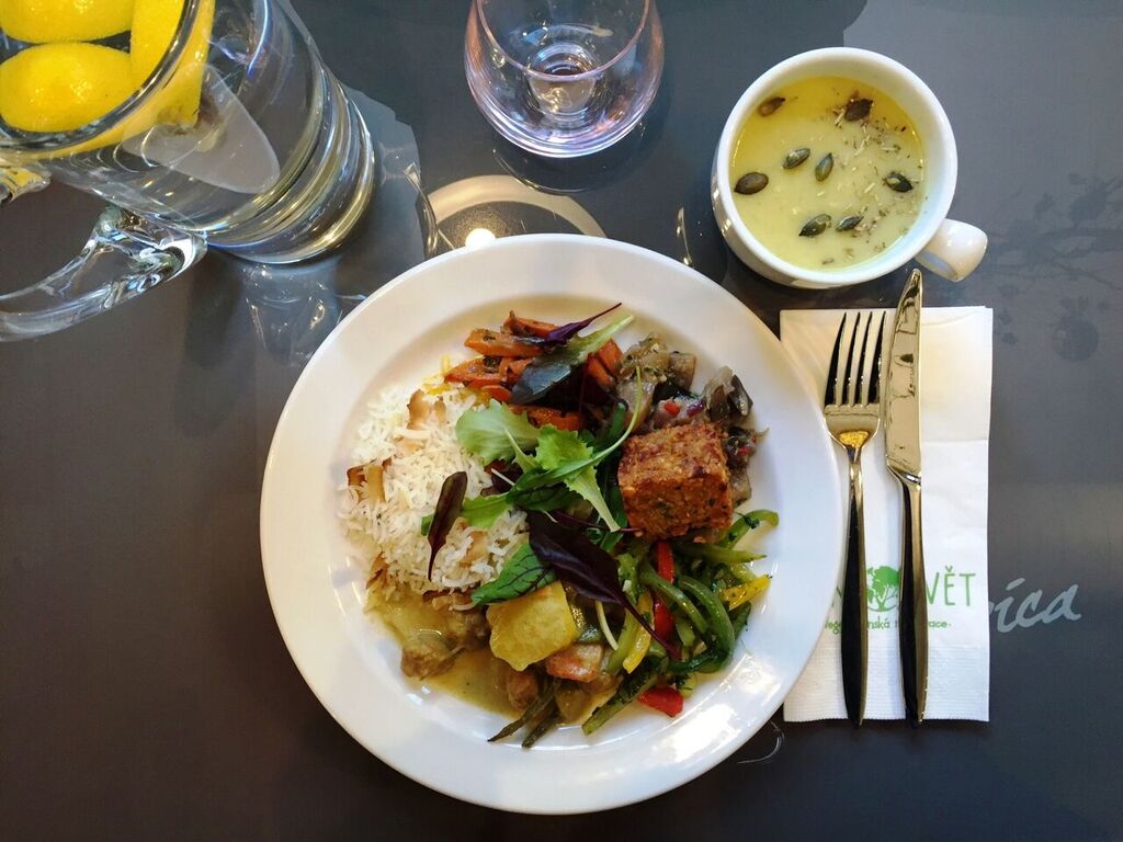 Navštivte vegetariánskou restauraci…